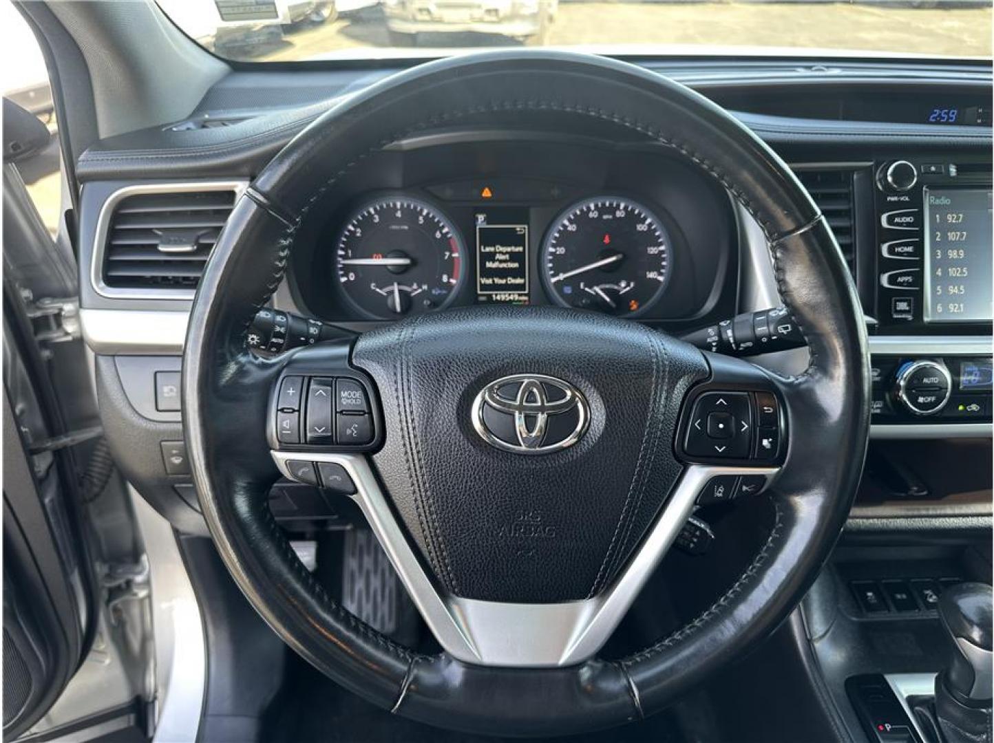 2017 Silver /No Color Toyota Highlander (5TDDZRFH1HS) with an V6, 3.5 Liter engine, Automatic, 8-Spd transmission, located at 607 W Columbia Drive, Kennewick, WA, 99336, (509) 987-1069, 46.216743, -119.126404- Photo#11