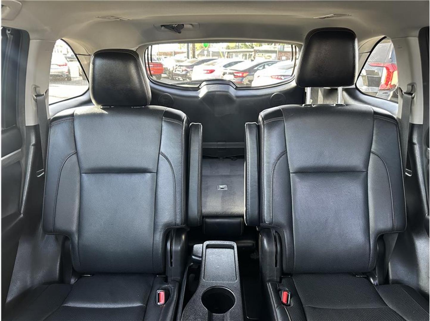 2017 Silver /No Color Toyota Highlander (5TDDZRFH1HS) with an V6, 3.5 Liter engine, Automatic, 8-Spd transmission, located at 607 W Columbia Drive, Kennewick, WA, 99336, (509) 987-1069, 46.216743, -119.126404- Photo#14