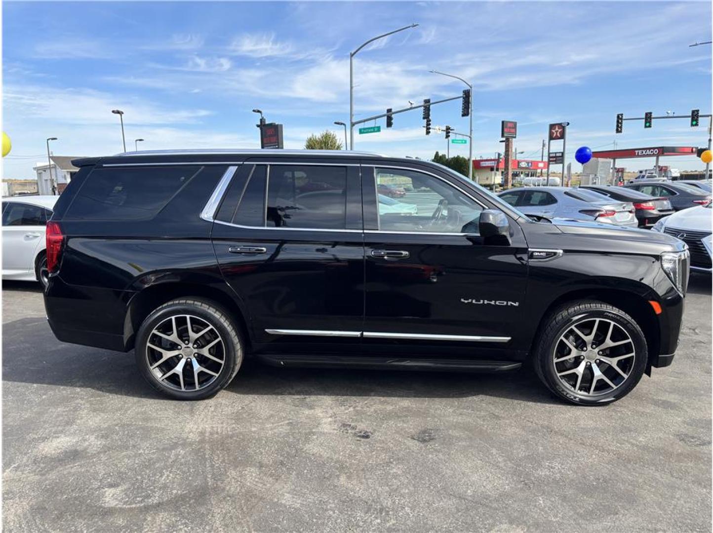 2021 Black /No Color GMC Yukon (1GKS1BKD2MR) with an V8, EcoTec3, 5.3 Liter engine, Automatic, 10-Spd w/Overdrive transmission, located at 607 W Columbia Drive, Kennewick, WA, 99336, (509) 987-1069, 46.216743, -119.126404- Photo#6