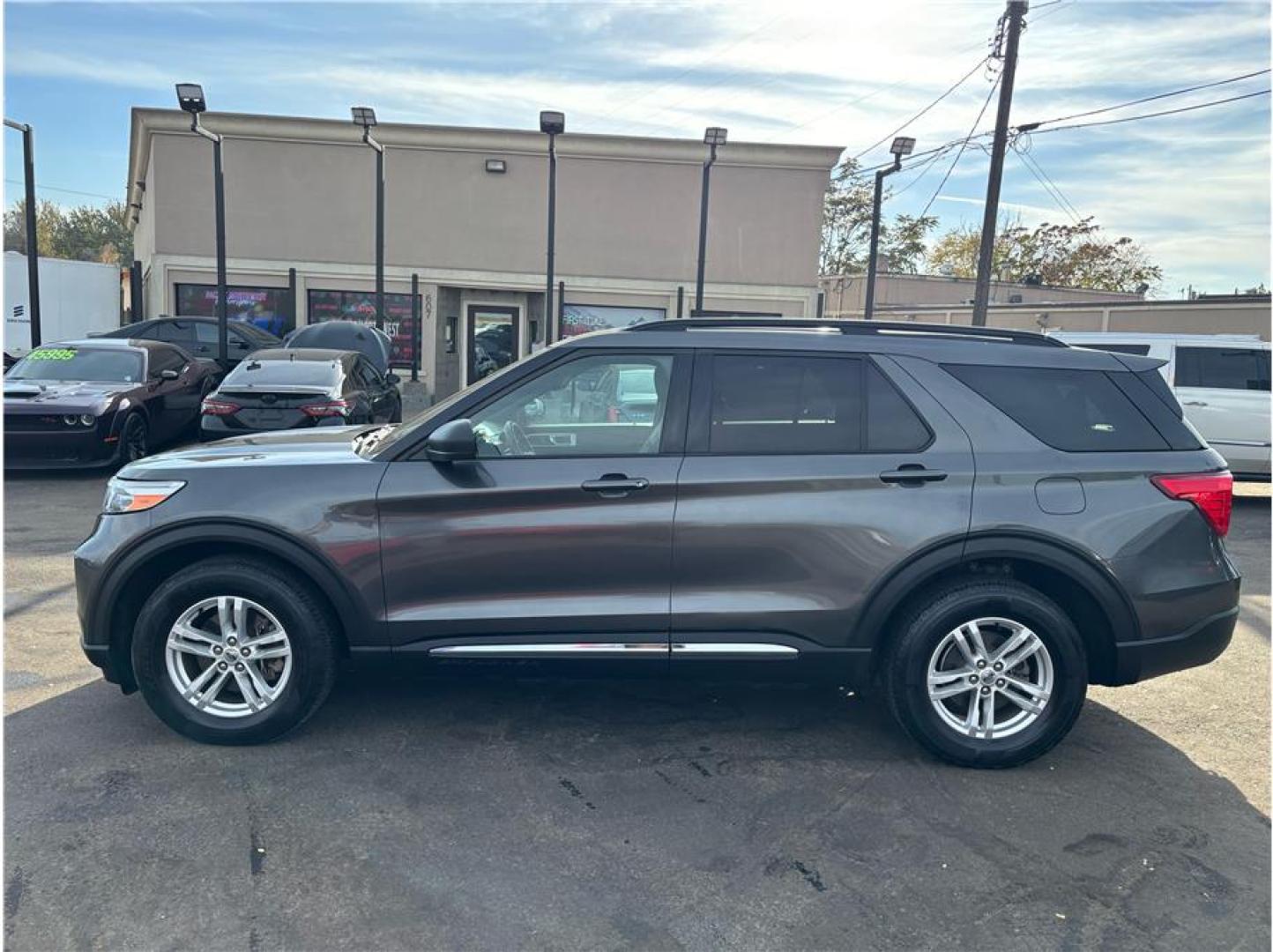 2020 Gray /No Color Ford Explorer (1FMSK8DH4LG) with an 4-Cyl, EcoBoost, Turbo, 2.3 Liter engine, Automatic, 10-Spd w/SelectShift transmission, located at 607 W Columbia Drive, Kennewick, WA, 99336, (509) 987-1069, 46.216743, -119.126404- Photo#1