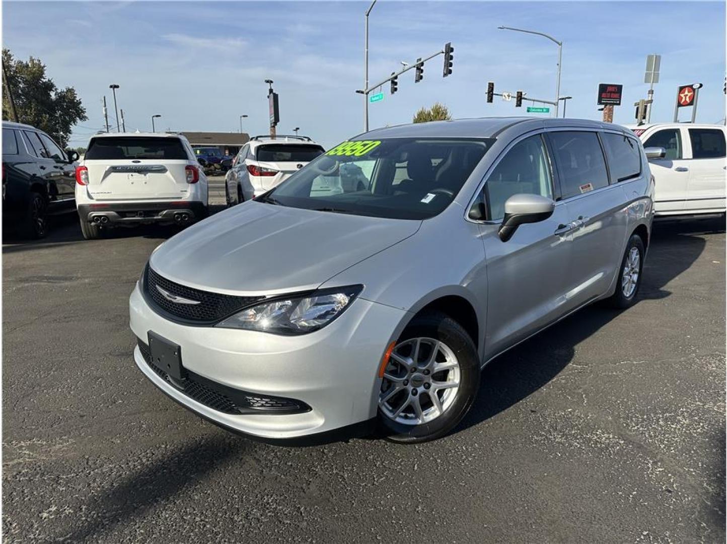 2023 Chrysler Voyager