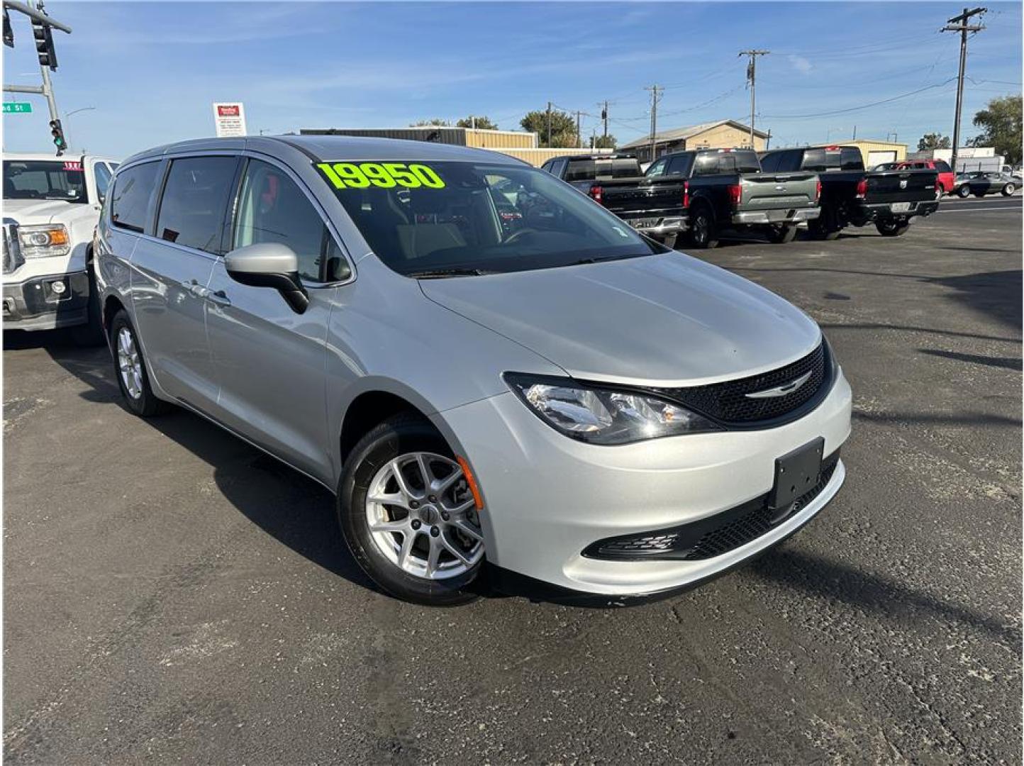 2023 Silver /No Color Chrysler Voyager (2C4RC1CG9PR) with an V6, 3.6 Liter engine, Automatic, 9-Spd transmission, located at 607 W Columbia Drive, Kennewick, WA, 99336, (509) 987-1069, 46.216743, -119.126404- Photo#2