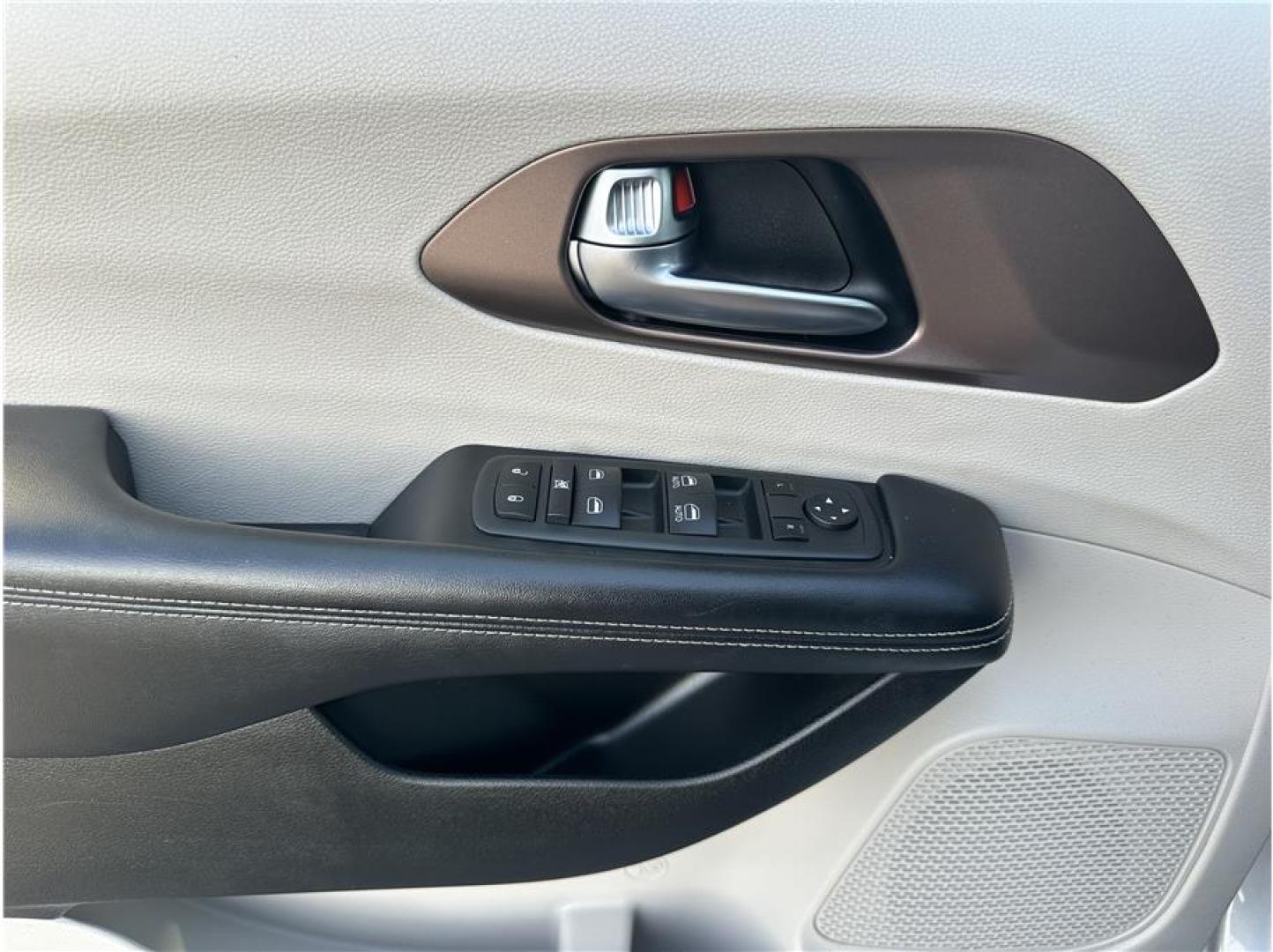 2023 Silver /No Color Chrysler Voyager (2C4RC1CG9PR) with an V6, 3.6 Liter engine, Automatic, 9-Spd transmission, located at 607 W Columbia Drive, Kennewick, WA, 99336, (509) 987-1069, 46.216743, -119.126404- Photo#10