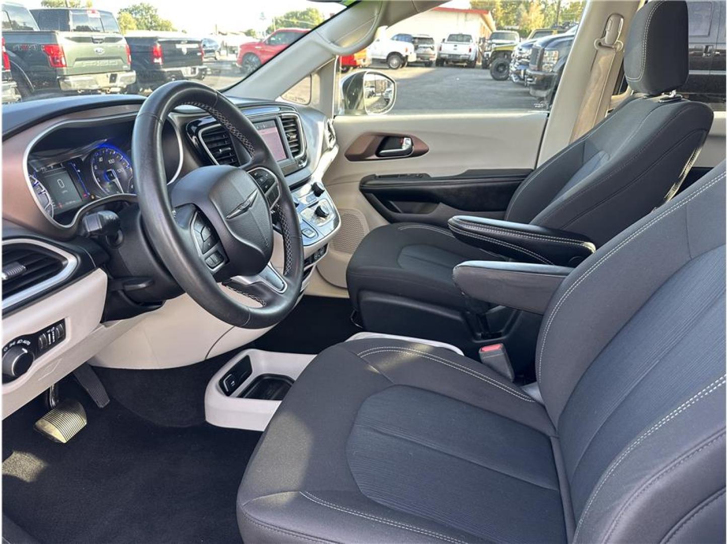 2023 Silver /No Color Chrysler Voyager (2C4RC1CG9PR) with an V6, 3.6 Liter engine, Automatic, 9-Spd transmission, located at 607 W Columbia Drive, Kennewick, WA, 99336, (509) 987-1069, 46.216743, -119.126404- Photo#11