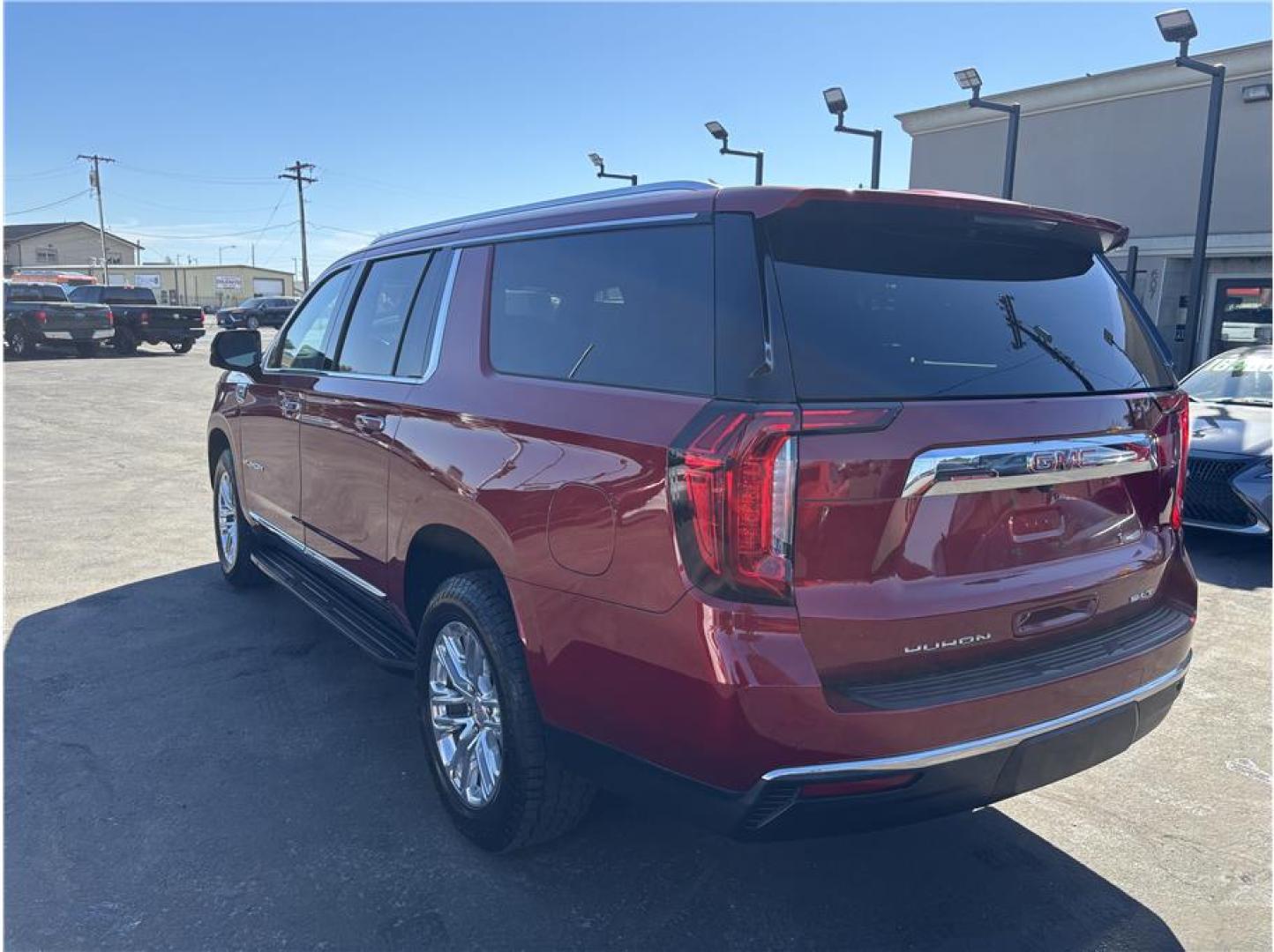 2021 Red /No Color GMC Yukon XL (1GKS2GKD4MR) with an V8, EcoTec3, 5.3 Liter engine, Automatic, 10-Spd w/Overdrive transmission, located at 607 W Columbia Drive, Kennewick, WA, 99336, (509) 987-1069, 46.216743, -119.126404- Photo#6