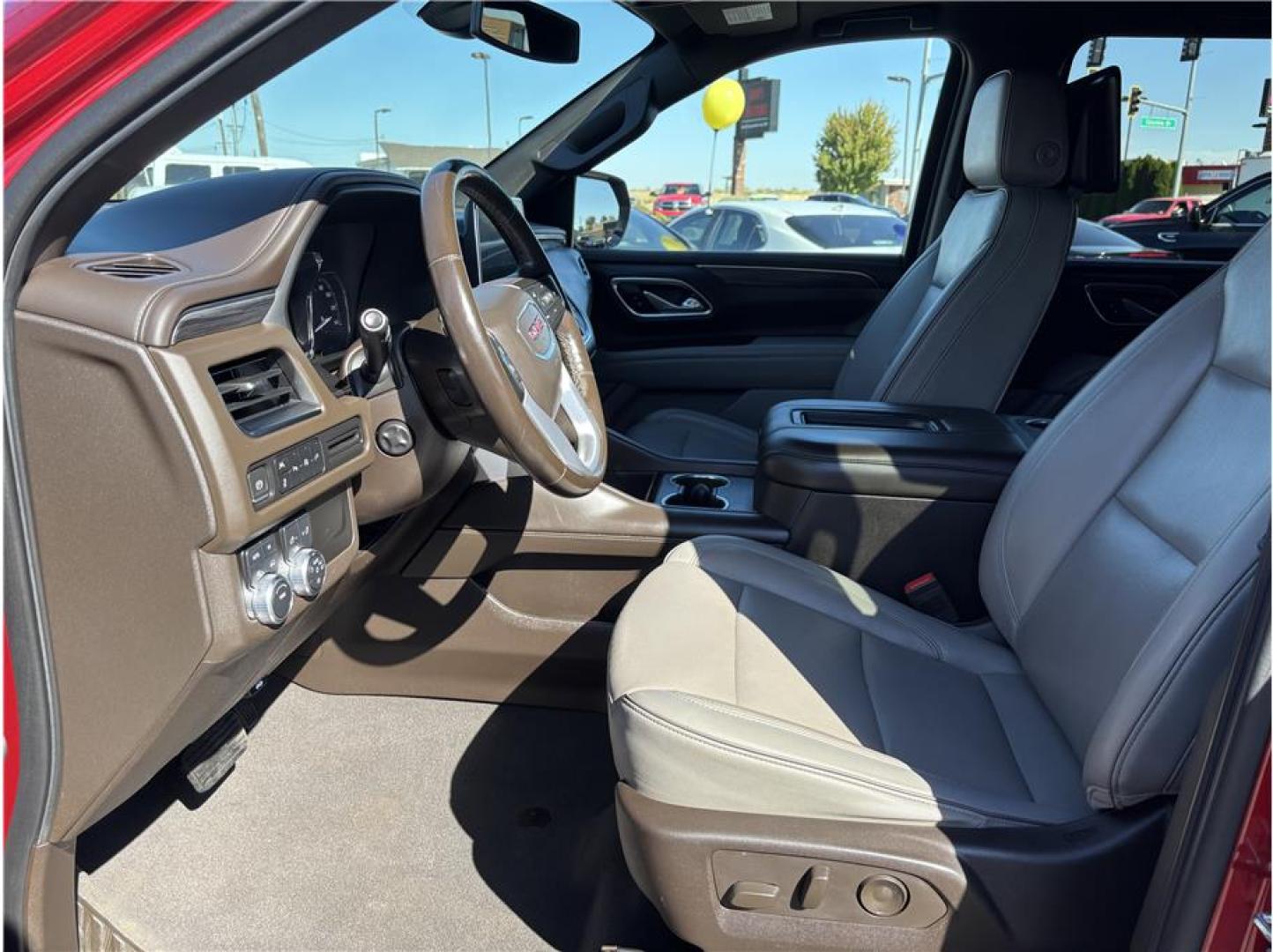 2021 Red /No Color GMC Yukon XL (1GKS2GKD4MR) with an V8, EcoTec3, 5.3 Liter engine, Automatic, 10-Spd w/Overdrive transmission, located at 607 W Columbia Drive, Kennewick, WA, 99336, (509) 987-1069, 46.216743, -119.126404- Photo#9