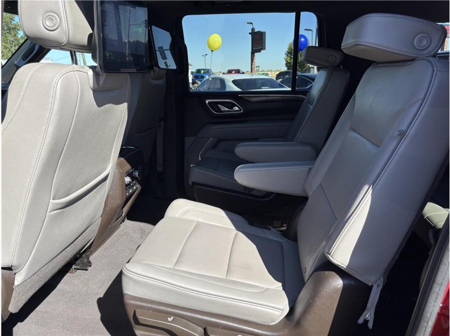 2021 Red /No Color GMC Yukon XL (1GKS2GKD4MR) with an V8, EcoTec3, 5.3 Liter engine, Automatic, 10-Spd w/Overdrive transmission, located at 607 W Columbia Drive, Kennewick, WA, 99336, (509) 987-1069, 46.216743, -119.126404- Photo#10