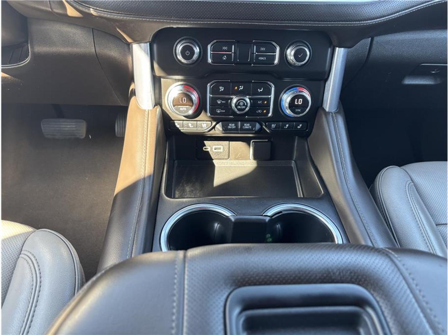 2021 Red /No Color GMC Yukon XL (1GKS2GKD4MR) with an V8, EcoTec3, 5.3 Liter engine, Automatic, 10-Spd w/Overdrive transmission, located at 607 W Columbia Drive, Kennewick, WA, 99336, (509) 987-1069, 46.216743, -119.126404- Photo#12