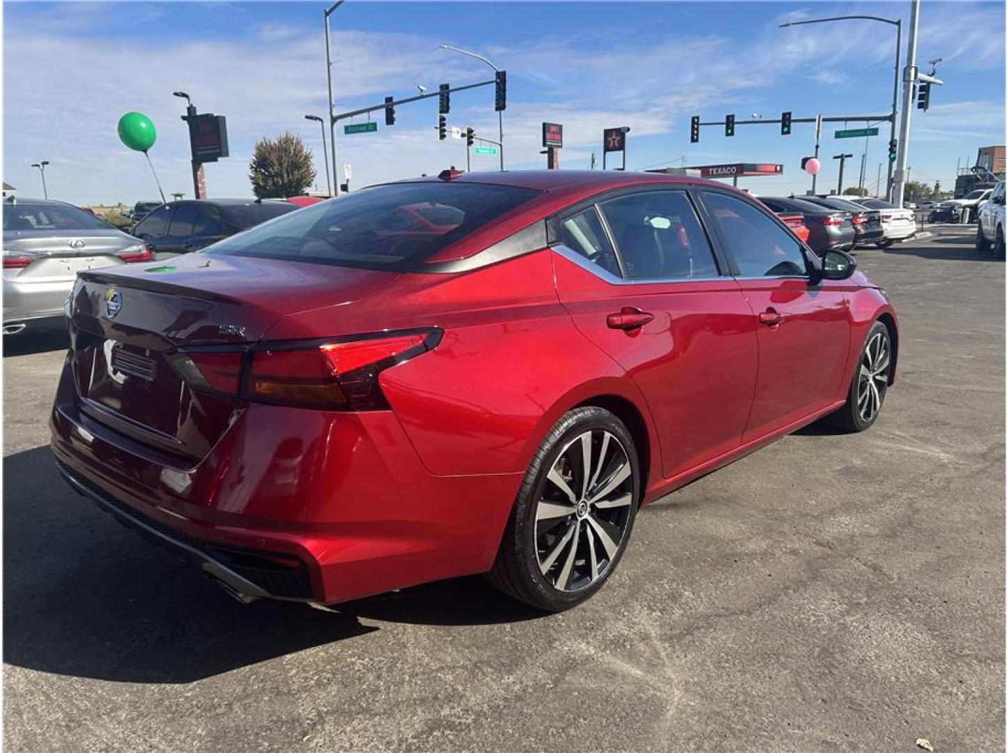2022 Red /No Color Nissan Altima (1N4BL4CVXNN) with an 4-Cyl, 2.5 Liter engine, Automatic, Xtronic CVT transmission, located at 607 W Columbia Drive, Kennewick, WA, 99336, (509) 987-1069, 46.216743, -119.126404- Photo#4